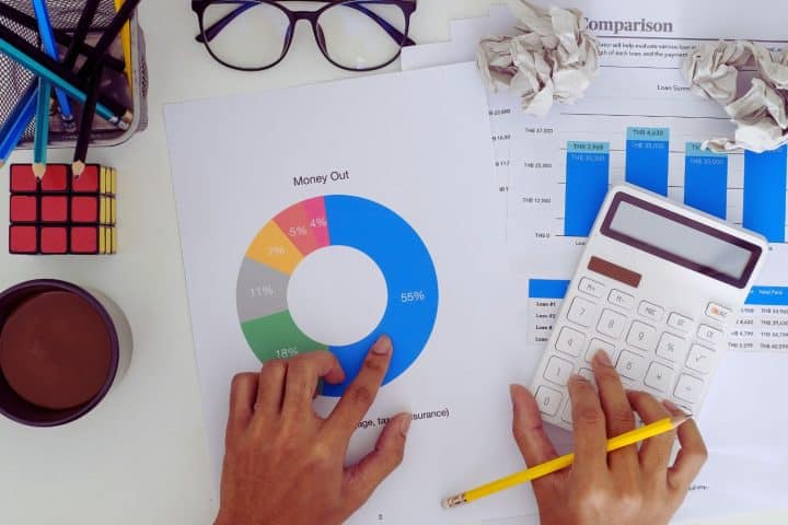 une-illustration-montrant-une-entreprise-florissante-avec-un-logiciel-de-gestion-de-stock-efficace-pour-ameliorer-ses-performances-et-maximiser-son-potentiel-de-croissance-le-logiciel-de-gest
